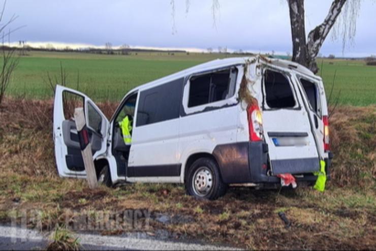 Árokba csapódott egy Peugeot furgon a 84-es főúton - megsérült a sofőr